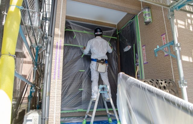 千葉市にて外壁塗装前の養生作業