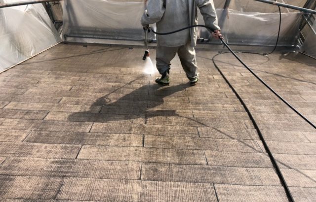 千葉県八千代市にて屋根洗浄作業！