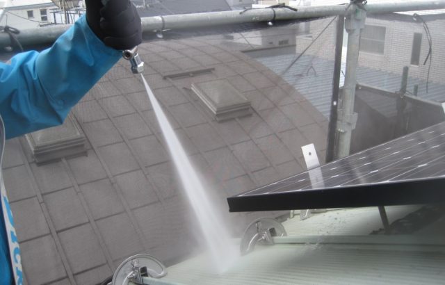 千葉県習志野市にてガルバリウム屋根塗装、洗浄作業！