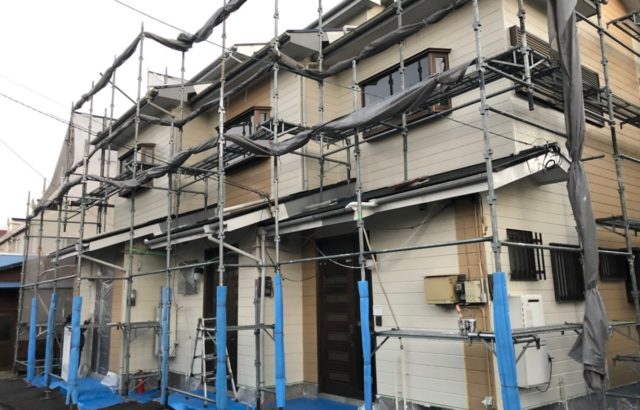 千葉県習志野市にて賃貸住宅の塗装工事、足場立て作業を行いました！