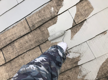 千葉県習志野市にて屋根塗装工事の中塗り作業を進めます！