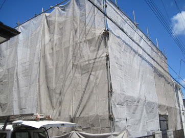 千葉県千葉市にて外壁塗装用の防護ネット取り付け。