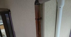 千葉県成田市　H様邸　屋根重ね葺き工事　外壁塗装　縦樋塗装　雨樋の役割　塗装の工程 (3)