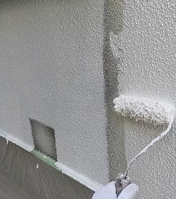 千葉県成田市　H様邸　屋根重ね葺き工事　外壁塗装　下塗り (3)