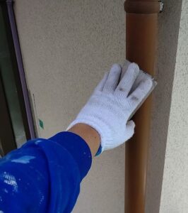 千葉県成田市　H様邸　屋根重ね葺き工事　外壁塗装　縦樋塗装　雨樋の役割　塗装の工程 (1)