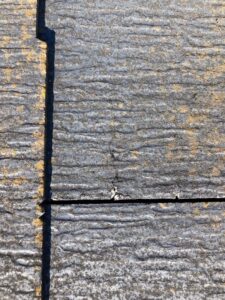 千葉県千葉市美浜区　屋根塗装・外壁塗装　足場設置　屋根のひび割れ (3)