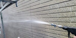 千葉県八千代市　屋根塗装・外壁塗装　足場設置、高圧洗浄の様子　費用 (1)