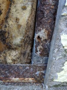 千葉県習志野市　雨漏り補修　サイディング張替え工事　施工前～外壁を剥がした状態 (2)