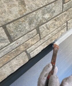 千葉県習志野市　T様邸　屋根塗装・外壁塗装　付帯部の1つ、水切りを塗装しました! (4)
