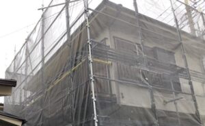 千葉県習志野市　M様　屋根・外壁塗装、内装工事　足場組み立て　強風対策 (2)