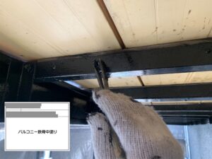千葉県習志野市　M様邸　外壁塗装　バルコニー鉄骨、中塗り（2）