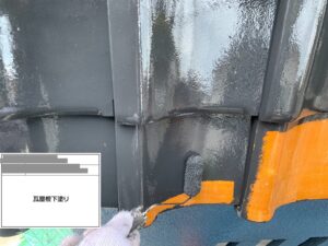 千葉県習志野市　M様邸　屋根塗装　瓦の下塗りを行いました！（2）