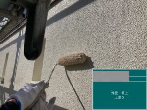 千葉県千葉市稲毛区　K様邸　外壁塗装、帯上の上塗りを行いました！（2）