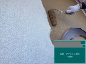 千葉県四街道市　O様邸　外壁塗装　アクセント部分、中塗り（1）