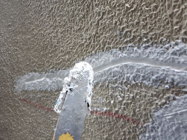 外壁塗装に下地処理は必要？意外な効果から工事の流れについて