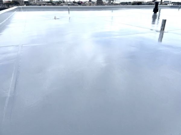 防水工事のトップコートとは？役割や劣化症状について解説