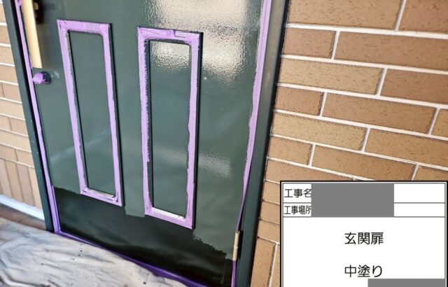 千葉県市川市　Y様邸　外壁塗装工事　玄関扉　下塗り～中塗り