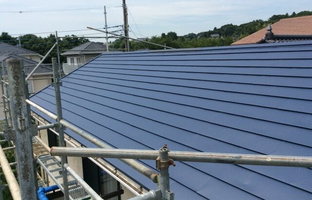 屋根カバー工法とは？メリットや適した屋根材は？