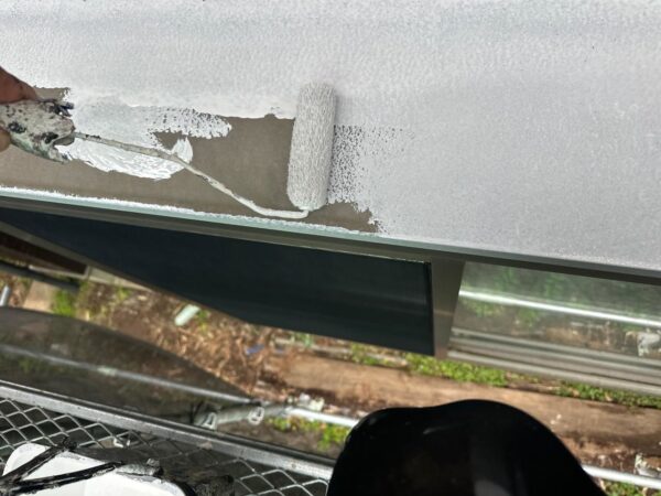 千葉県千葉市中央区　S様邸　付帯部塗装　美観と防水機能を保つために庇を塗装しました！