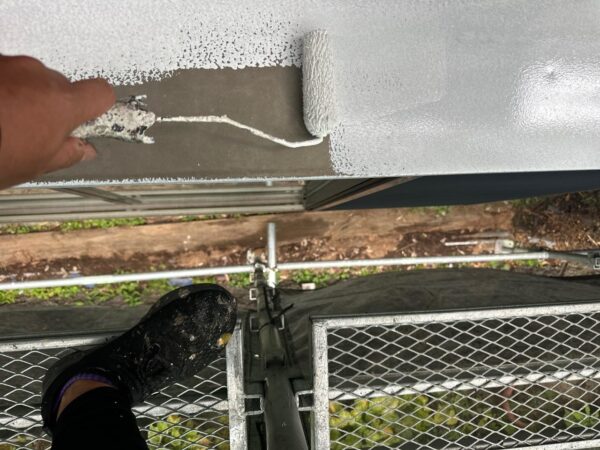 千葉県千葉市中央区　S様邸　付帯部塗装　美観と防水機能を保つために庇を塗装しました！