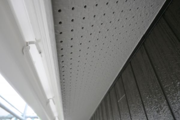 軒天のメンテナンス方法は？劣化状況に応じて正しいメンテナンスをしましょう！
