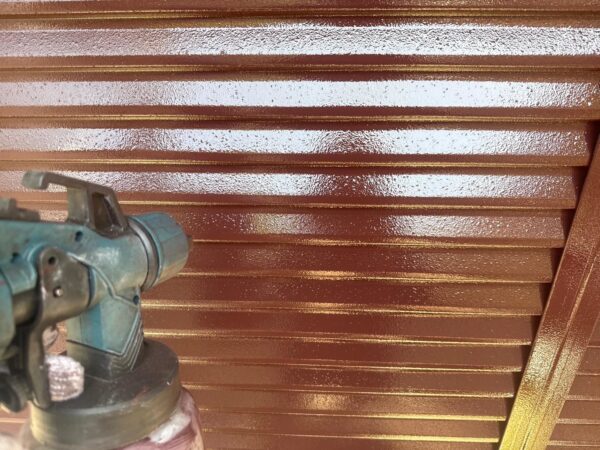 千葉県千葉市若葉区 N様邸 外壁塗装工事 雨戸塗装 吹き付け塗装のメリットってなに?