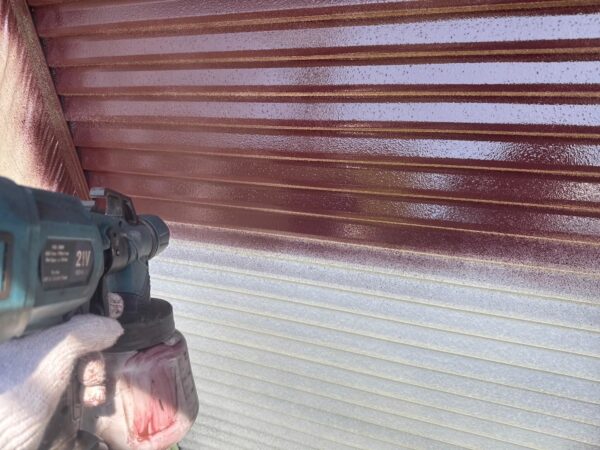 千葉県千葉市若葉区 N様邸 外壁塗装工事 雨戸塗装 吹き付け塗装のメリットってなに?