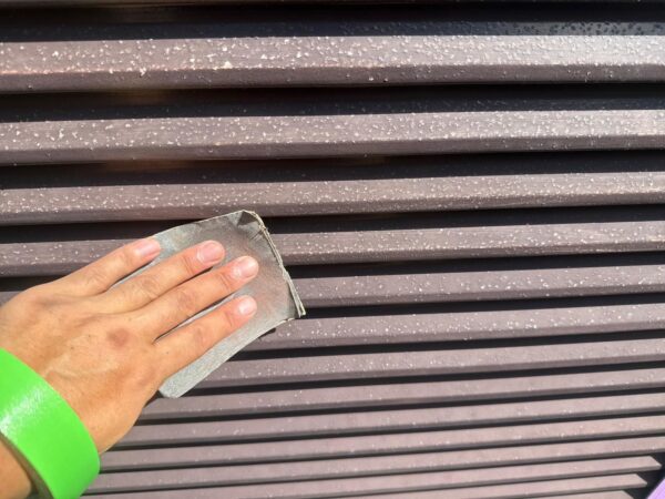 千葉県千葉市若葉区 N様邸 外壁塗装工事 雨戸塗装 ケレンの目的とは?