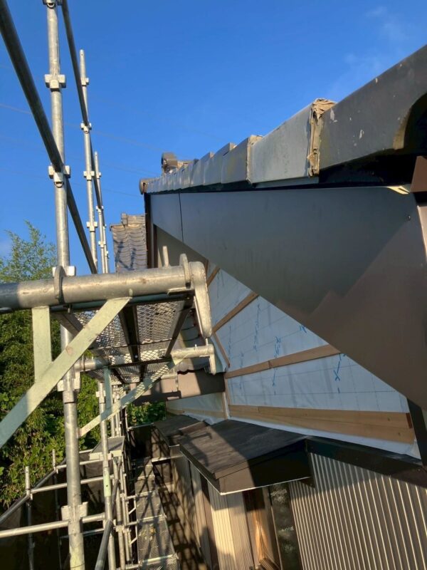 千葉県八千代市　U様邸　外壁工事　破風板の板金施工をおこないました！