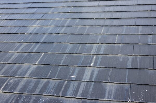 屋根塗装の最適なタイミングとは?適している季節や時期、塗装が必要な劣化症状を解説