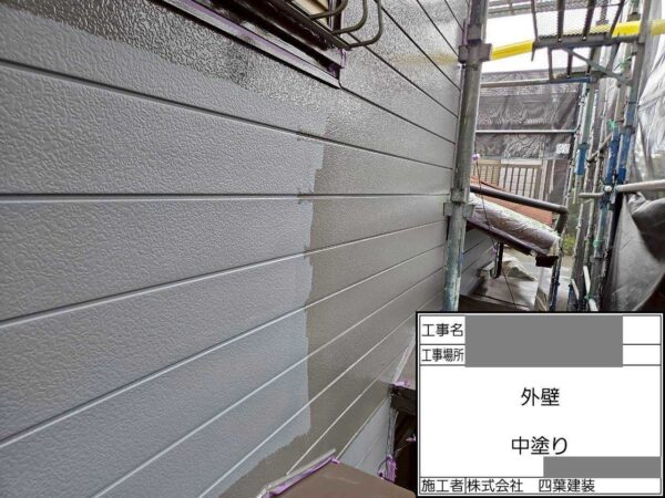 千葉県千葉市緑区　Ｓ様邸　外壁塗装工事　塗膜に厚みをつけるために中塗り塗装をおこないました！