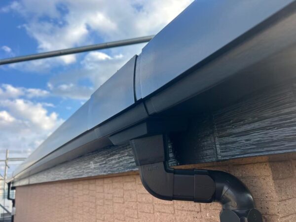 千葉県四街道市 T様邸 外壁塗装工事 付帯部塗装 住まいを長く守るために軒樋と竪樋の塗装をおこないました!