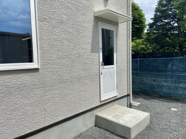 「庇」ってどこのこと?軒との違いや必要性について