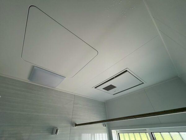 千葉県四街道市 U様邸 浴室リフォーム工事 カビだらけの天井から快適バスルームへ大変身