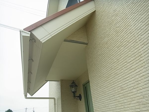 「庇」ってどこのこと?軒との違いや必要性について