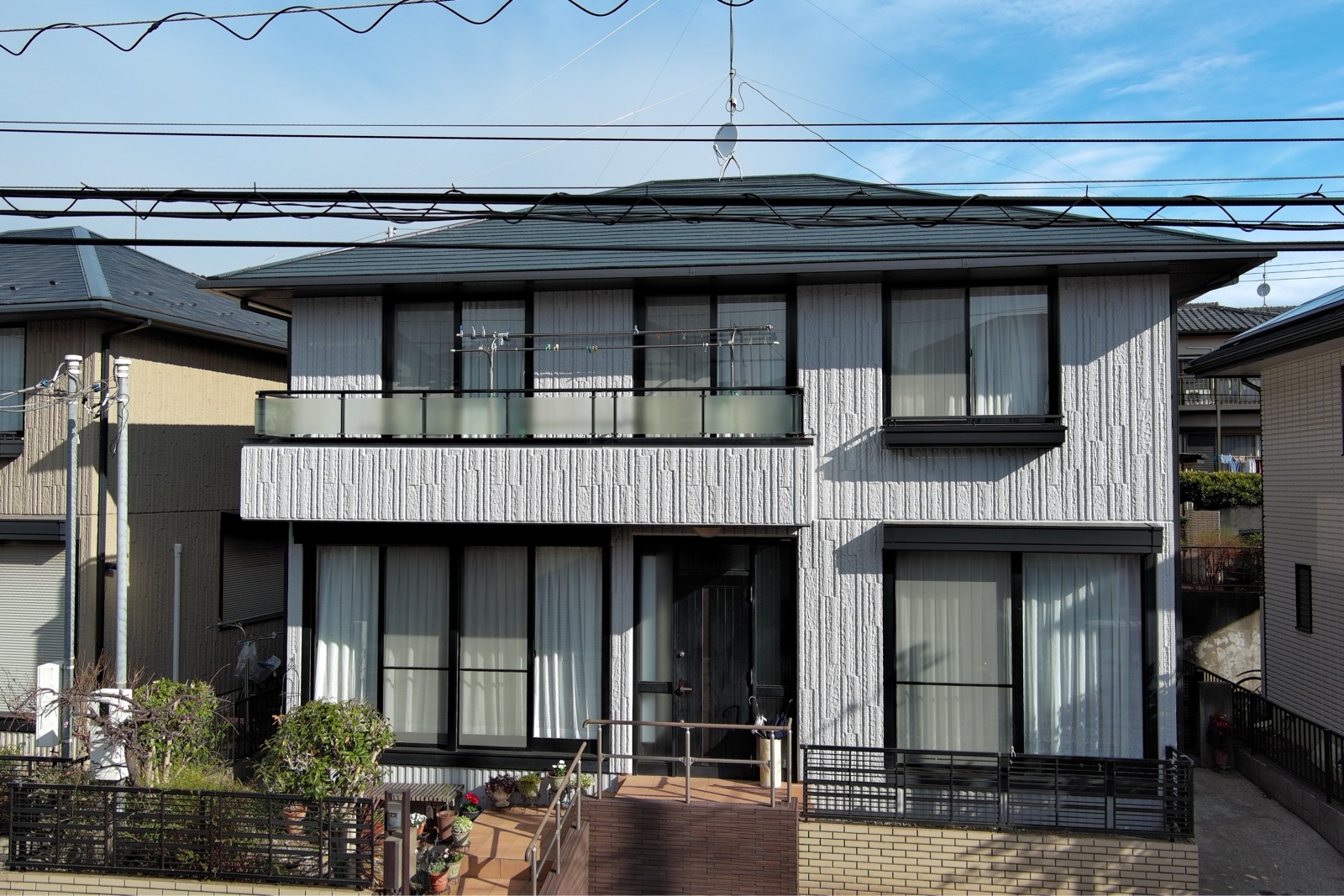 四街道市からのお客様からのご依頼です。外壁・屋根塗装とベランダ防水をしっかりメンテナンス