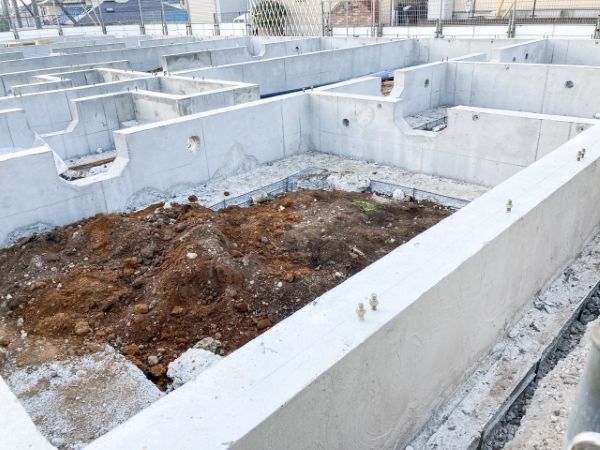 住宅の基礎の種類は4つ!直接基礎と杭基礎の違いも解説