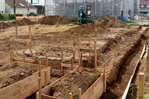 住宅の基礎の種類は4つ!直接基礎と杭基礎の違いも解説
